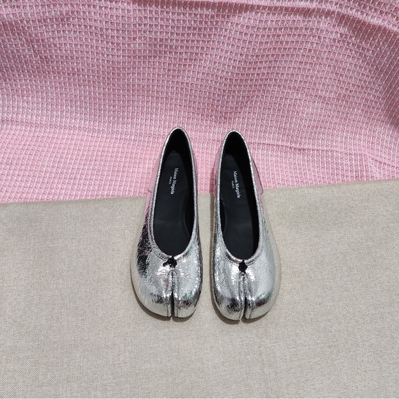 Maison Martin Margiela Shoes - Maison Martin Margiela Silver Tabi Split-Toe Ballet Flats